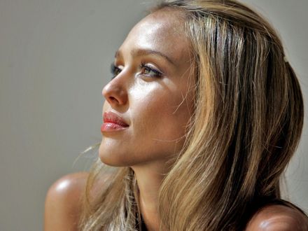 Обои на рабочий стол Актриса Джессика Альба / Jessica Alba крупным планом