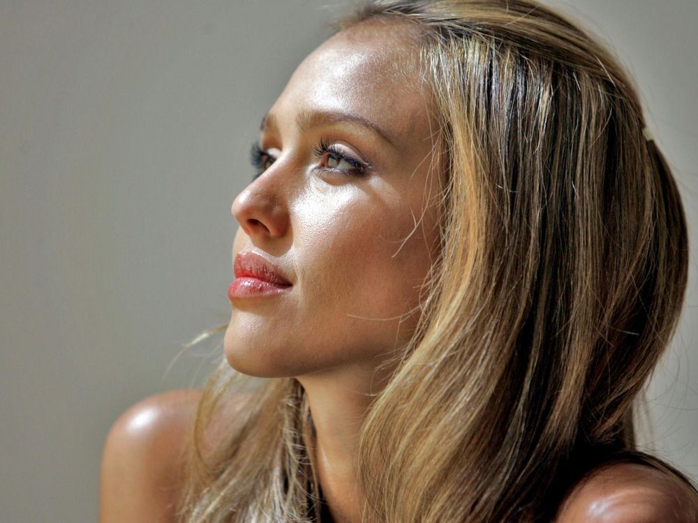 Обои для рабочего стола Актриса Джессика Альба / Jessica Alba крупным планом