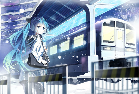 Обои на рабочий стол Vocaloid Hatsune Miku / Вокалоид Хатсуне Мику стоит на железнодорожной станции, к которой подъезжает поезд