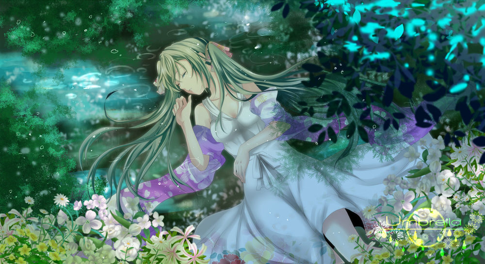 Обои для рабочего стола Плачущая Vocaloid Hatsune Miku / Вокалоид Хатсуне Мику лежит в воде среди цветов