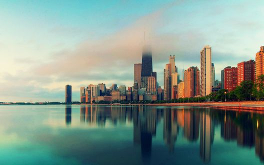 Обои на рабочий стол Город Чикаго, США / Chicago, USA на фонге неба