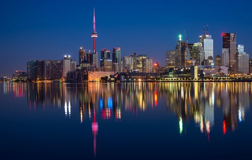 Обои на рабочий стол Toronto, Skyline, Ontario, Canada / Торонто, Скайлайн, Онтарио, Канада с высотными домами на берегу моря