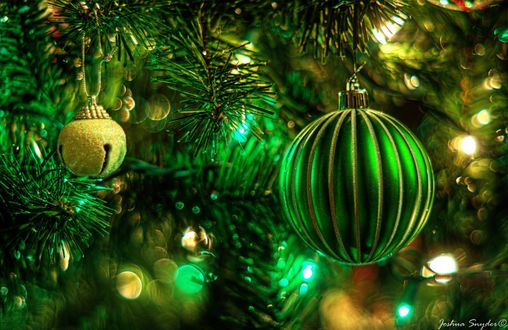 Обои на рабочий стол Игрушки весят на елке, работа Christmas Lights / рождественская легкость, автор jxsnyder