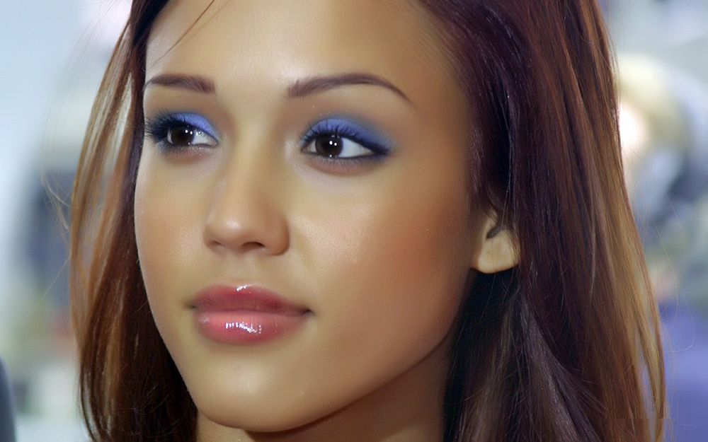 Обои для рабочего стола Актриса Джессика Альба / Jessica Alba с красивым макияжем