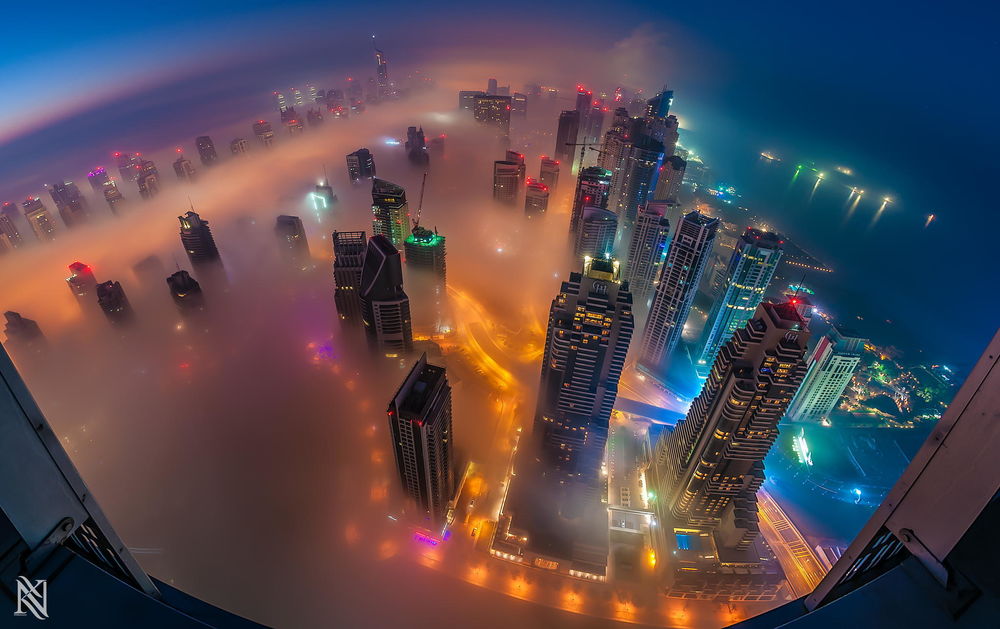 Обои для рабочего стола Бухта Дубая, ОАЭ / Dubai, UAE, в густом тумане с высоты птичьего полета ночью