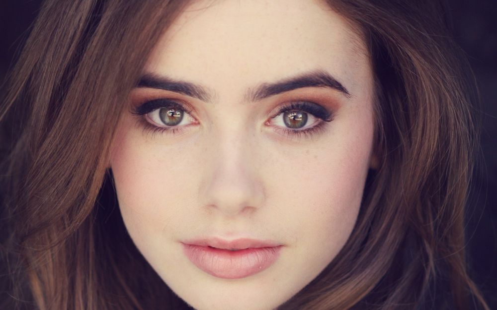 Обои для рабочего стола Американская актриса Lily Collins / Лили Коллинз