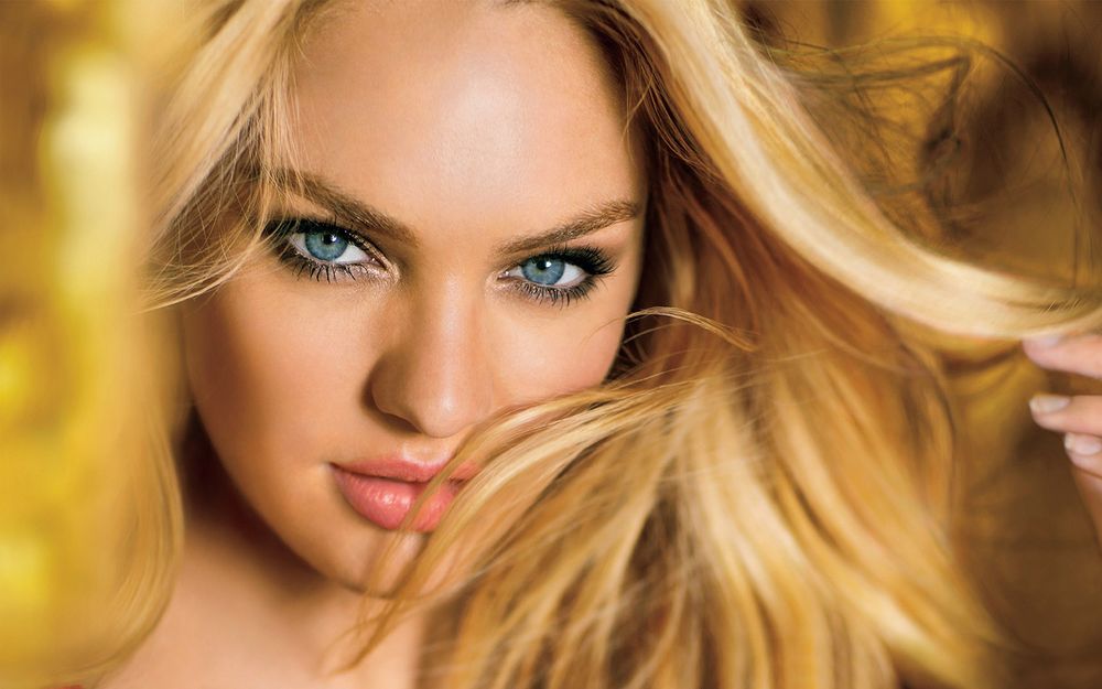 Обои для рабочего стола Южно - африканская модель Candice Swanepoel / Кэндис Свейнпол