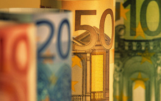 Обои на рабочий стол Купюры Евро / Euro, номиналом 10, 20, 50