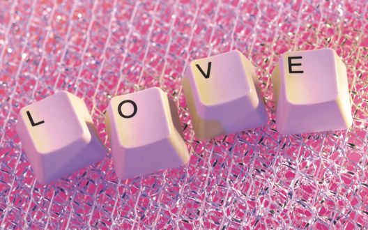 Обои на рабочий стол Четыре клавиши с буквами, LOVE / ЛЮБОВЬ