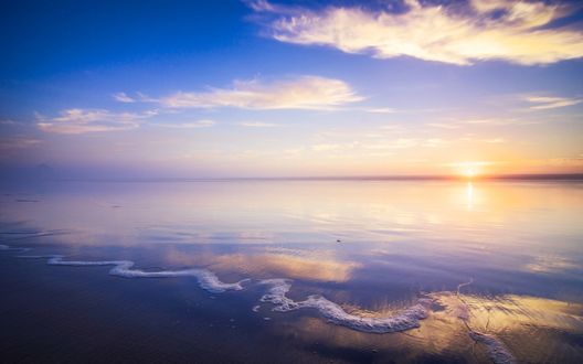 Обои на рабочий стол Море на фоне заката