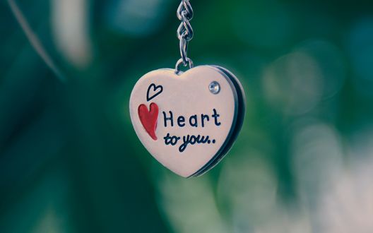 Обои на рабочий стол Кулон в форме сердца с надписью Hart for you / Сердце для тебя