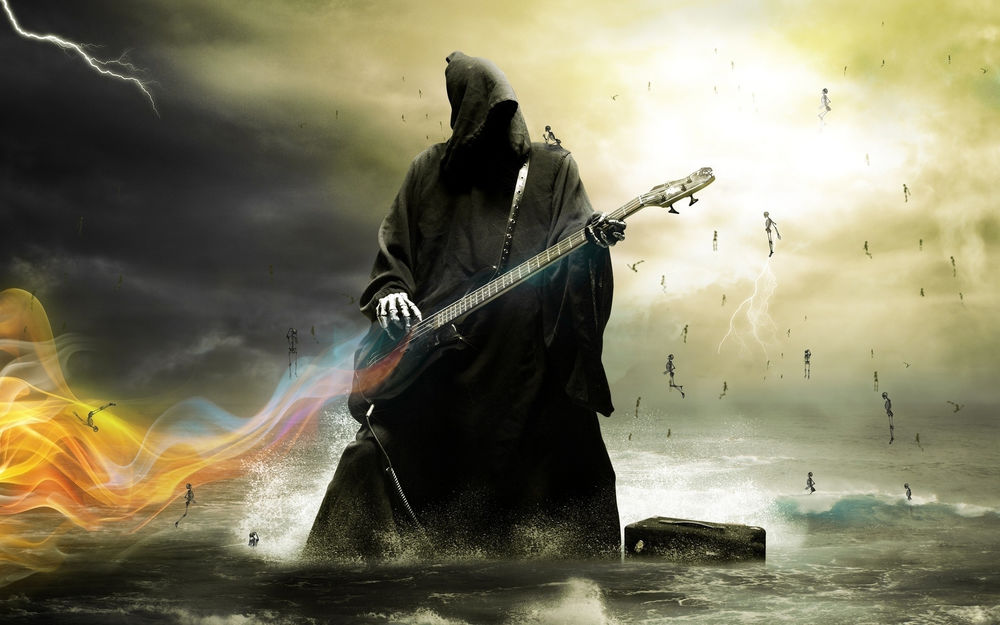 Обои для рабочего стола Смерть в море играет на гитаре волнами света на фоне молний и дождя из скелетов