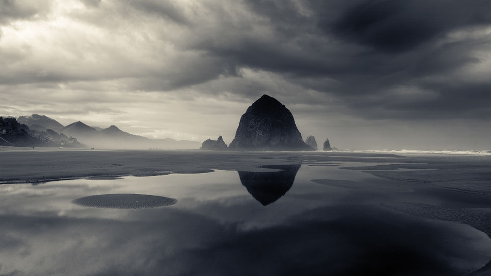 Обои для рабочего стола Песчаный пляж у моря, фотограф Brendan Anderson