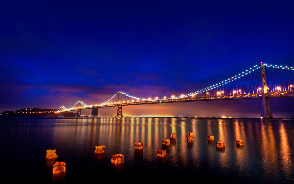 Обои для рабочего стола Мост Золотые Ворота / Golden Gate Bridge в свете вечерних огней, Сан-Франциско, Калифорния, США / San Francisco, California, USA