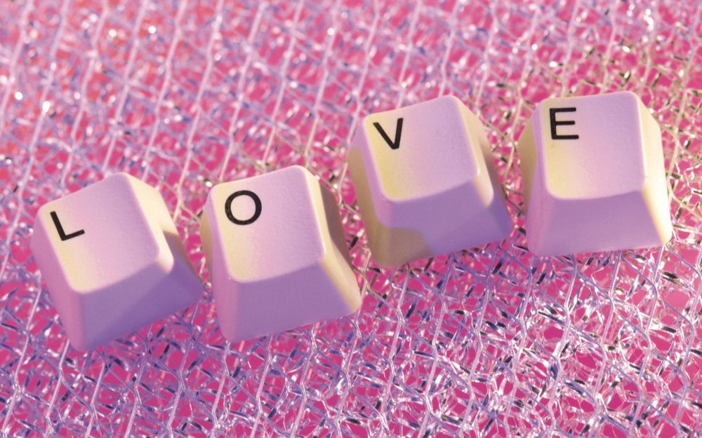 Обои для рабочего стола Четыре клавиши с буквами, LOVE / ЛЮБОВЬ
