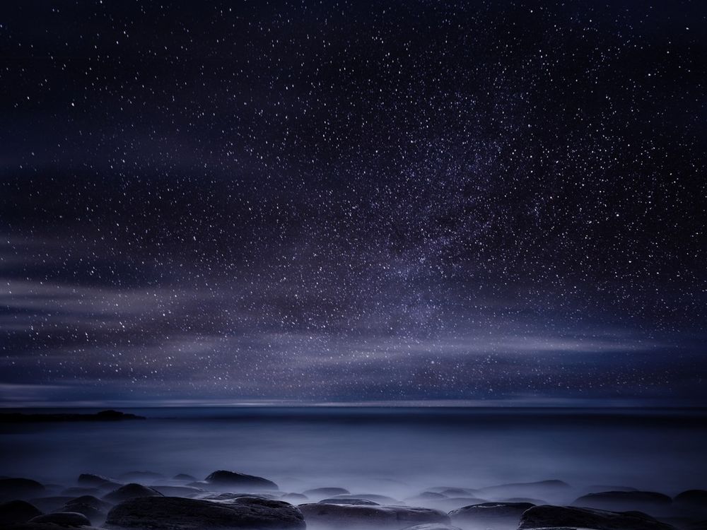 ночное небо над морем