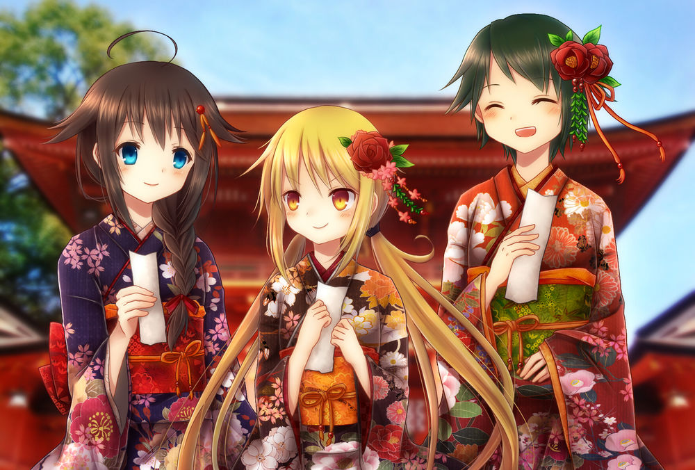 Обои для рабочего стола Три девушки Shigure, Satsuki и Mogami стоят в юкатах на летнем фестивале, в руках держат бумажки с предсказаниями, художник Amano Sora