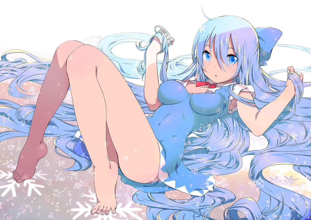Обои для рабочего стола Ледяная фея Cirno / Чирно из серии компьютерных игр Touhou Project / Проект «Восток», художник Yamada Ranga