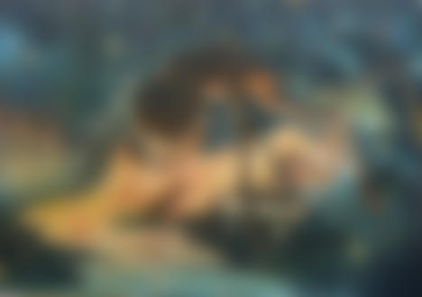 Обои для рабочего стола Полуобнаженная девушка лежит в воде, над ней стоит огромный муровей