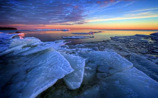 Обои на рабочий стол Море покрытое льдом