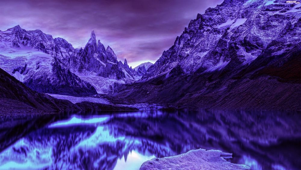 Обои фиолетовые горы