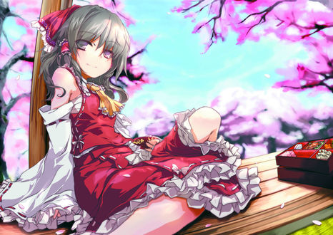 Обои на рабочий стол Reimu Hakurei / Рейму Хакурей сидит с блюдцем в руке на фоне цветущих сакур, рядом стоит бенто с едой, из серии компьютерных игр Touhou Project / «Проект «Восток»», art by Ayuya Naka No Hito