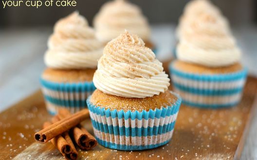 Обои на рабочий стол Кексы с белым кремом и корицей (your cup of cake)