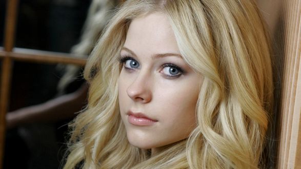 Обои на рабочий стол Певица Avril Lavigne / Аврил Лавин