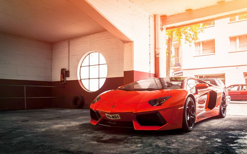 Обои для рабочего стола Lamborghini Aventador LP 700-4 / Ламборгини Авентадор ЛП 700-4 оранжевого цвета