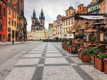Обои на рабочий стол Улица со старыми домами и кафе, Чехия, Прага / Czech Republic, Prague