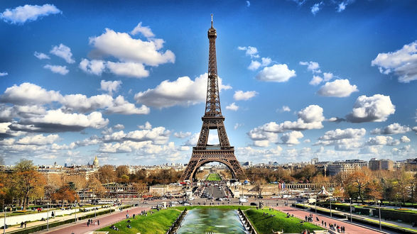 Обои на рабочий стол Вид на Эйфелеву башню, Париж, Франция / Eiffel tower, Paris, France