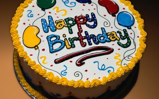 Обои на рабочий стол Торт с надписью Happy Birthday / С днем рождения