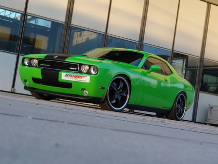 Обои на рабочий стол Салатовый Dodge Challenger SRT