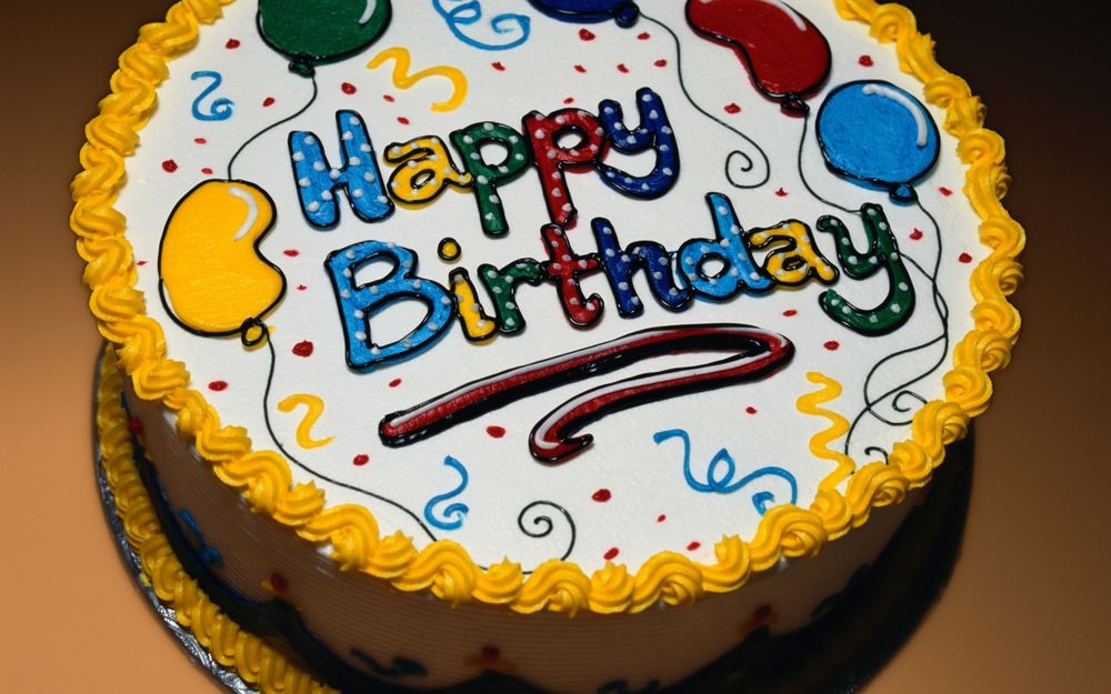 Обои для рабочего стола Торт с надписью Happy Birthday / С днем рождения