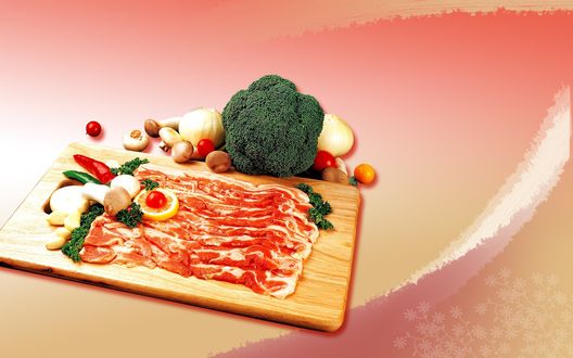 Обои на рабочий стол Мясная нарезка на доске с овощами