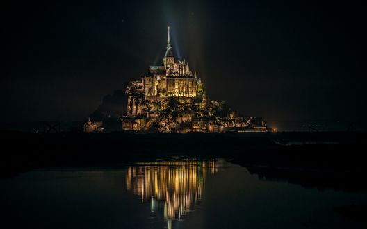 Обои на рабочий стол Ночной остров Mont Saint Michel / Мон-Сен-Мишель, France / Франция
