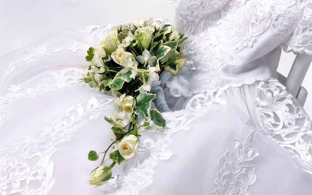 Цветы на свадебное платье