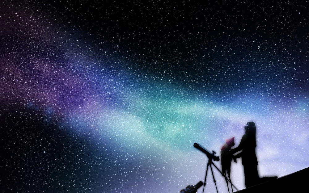 Обои для рабочего стола Девушка держит куклу, стоя на коленях перед телескопом, на фоне ночного звездного неба