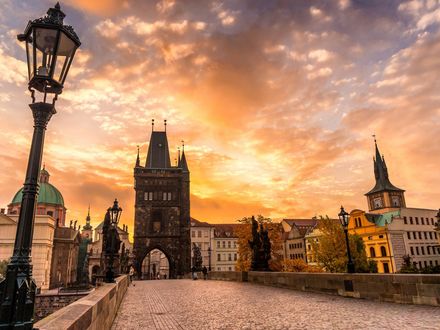 Обои на рабочий стол Вид на вечернюю Прагу со стороны Карлова моста, Чехия / Prague, Czech Republic
