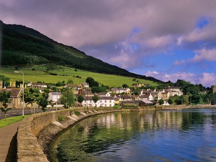Обои на рабочий стол Набережная города Карлингфорд в Ирландии / Carlingford, Ireland