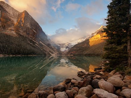 Обои на рабочий стол Вид на озеро и горы, Национальный парк Банф, Канада / Banff National Park, Canada
