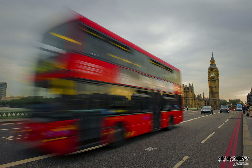 Обои для рабочего стола Двухэтажный автобус, идущий по улицам Лондона, Англия / London, England, автор Григорий Беденко