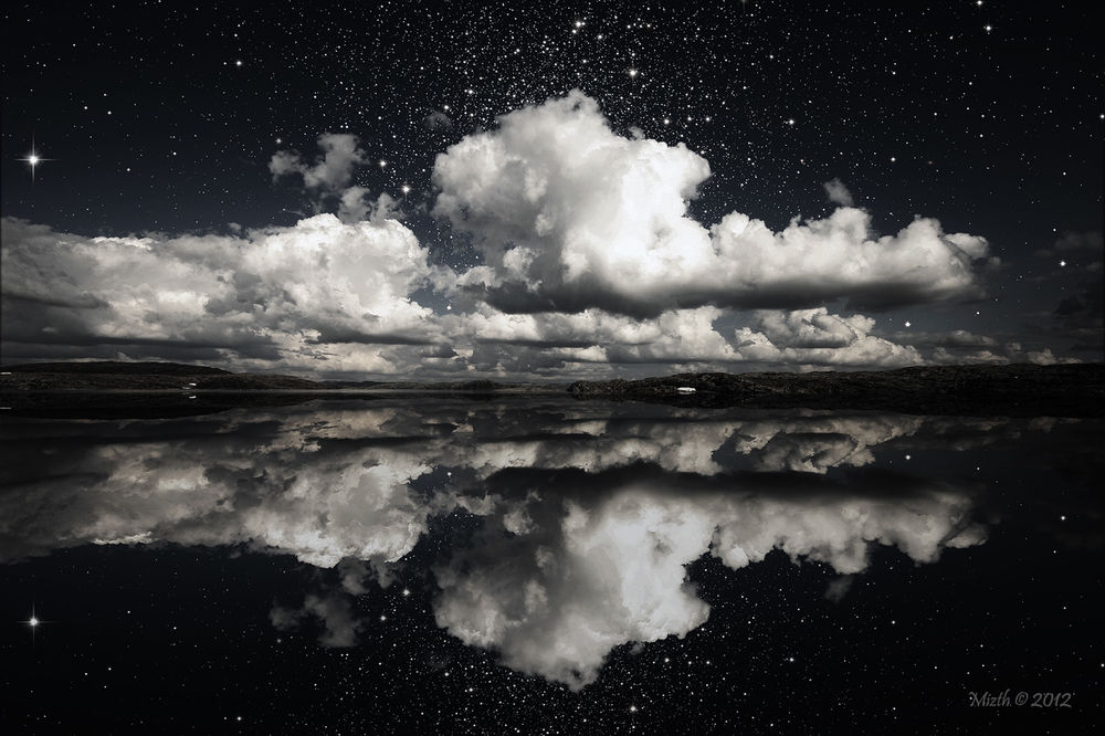 Обои для рабочего стола Облачное небо над водой, работа Starry Night / звездная ночь, by Mizth