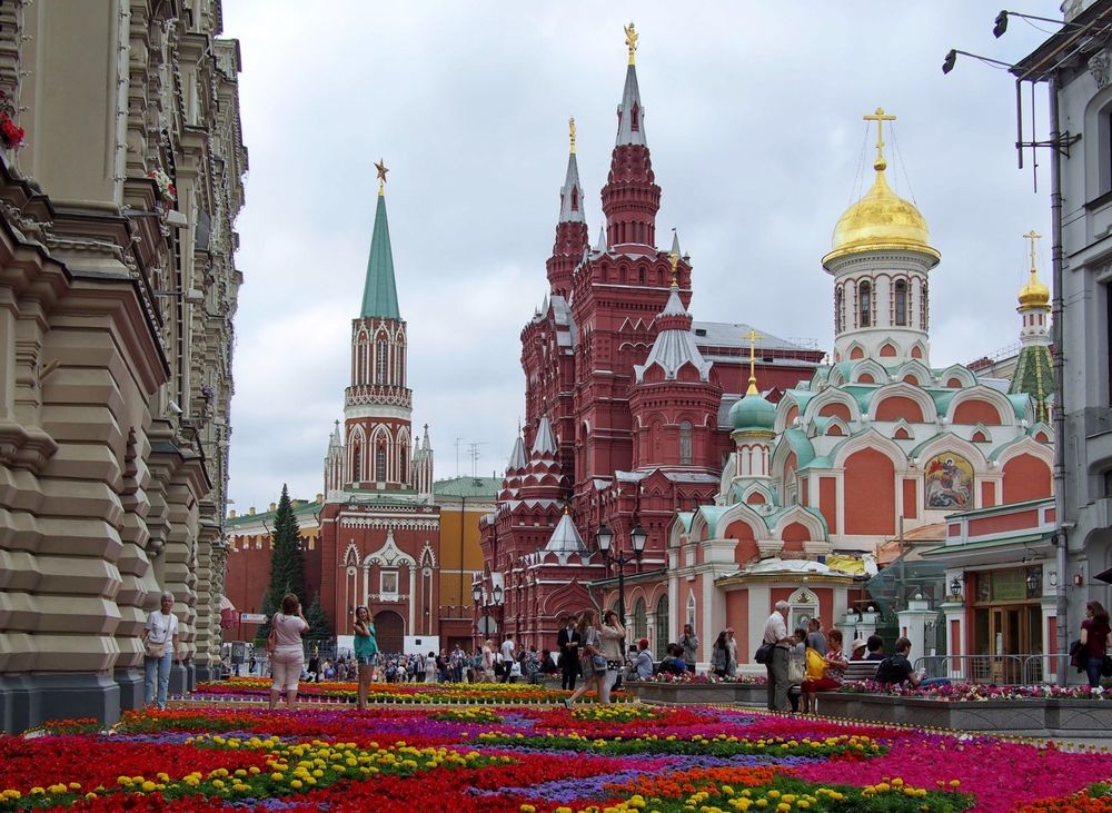 Обои для рабочего стола Цветочная клумба на улицах Москвы, Россия / Moscow, Russia