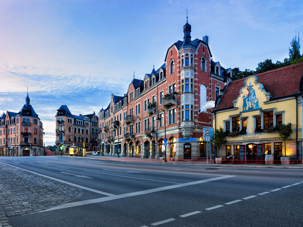 Обои для рабочего стола Пустынная улица утреннего Дрездена в Германии / Dresden, Germany