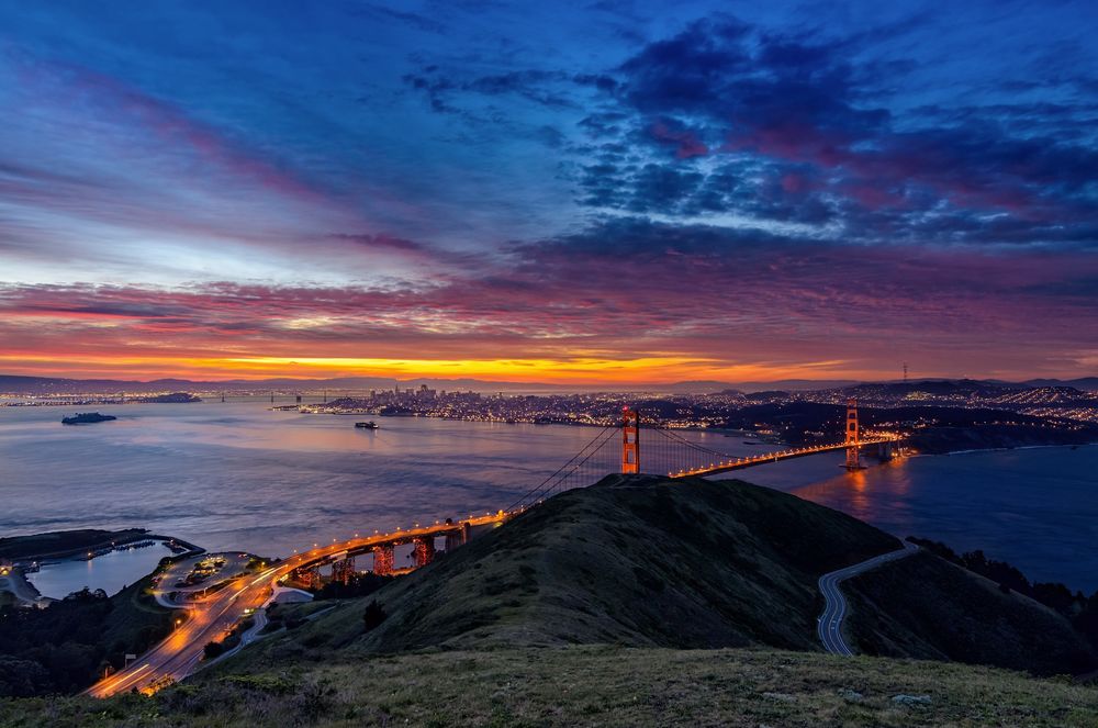 Обои для рабочего стола Мост Золотые Ворота / Golden Gate Bridge и закатное небо, Сан-Франциско, США / San Francisco, USA