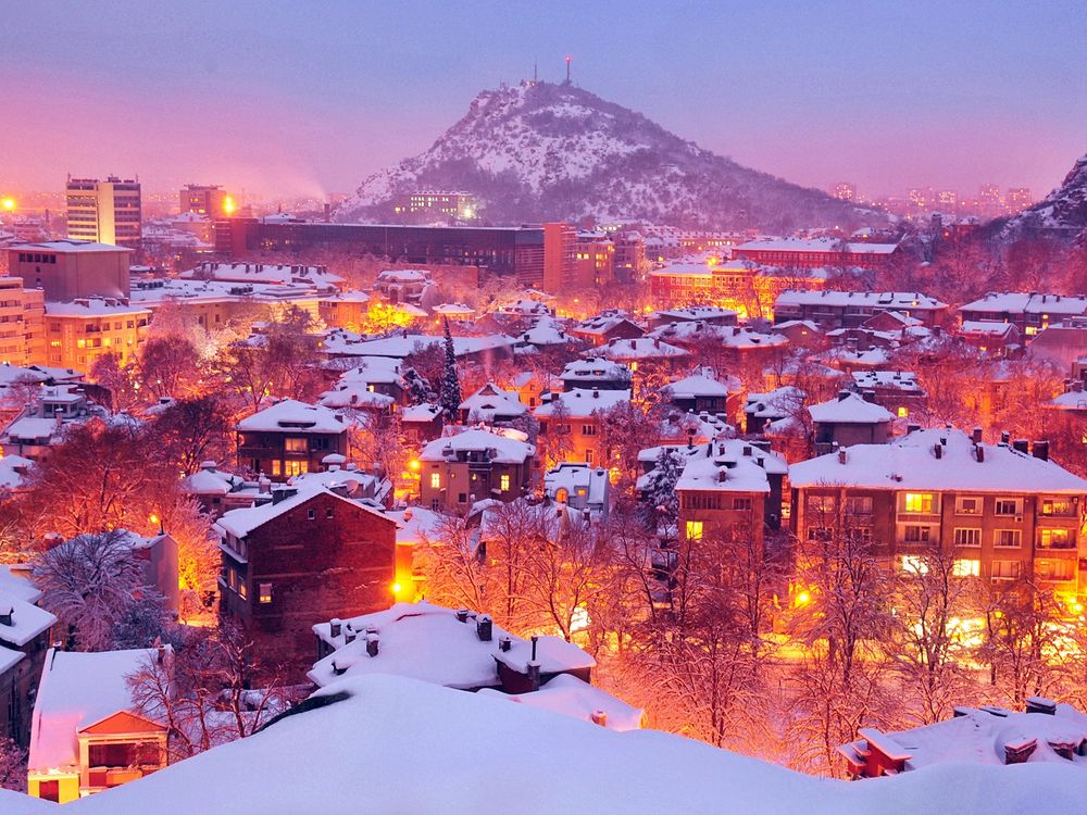 Обои для рабочего стола Город Пловдив в Болгарии зимой / Plovdiv, Bulgaria