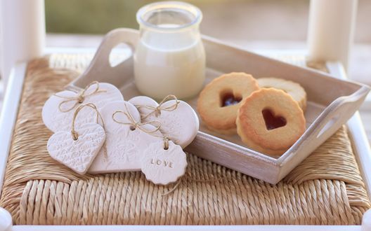 Обои на рабочий стол Печенье с сердечками (Love / Любовь)