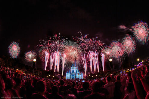 Обои на рабочий стол Ночные фейерверки над Диснейлендом / Disneyland в Париже / Paris (Франция / France), фотограф Don Sullivan