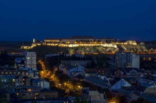 Обои на рабочий стол Ночной город Белград, Сербия / Belgrade, Serbia